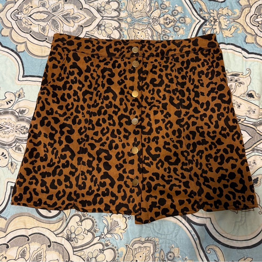 VeryJ Leopard Print Button-Front Skirt - Size L